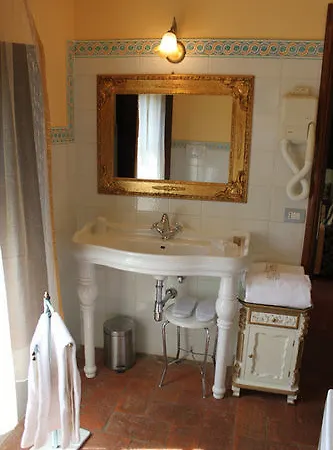 Relais Castelluccio Palusse *