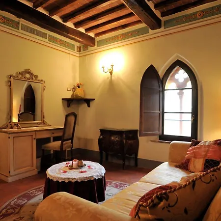 Relais Castelluccio Palusse *